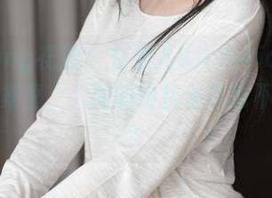 HuaYang花漾 – 在果儿Victoria的在线丝袜合集里，人间的纷扰似乎也不算烦了？