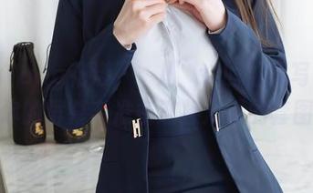 HuaYang花漾 – 玥儿玥er的油亮写真来啦！你的屏幕有准备迎接滑滑的套图吗？