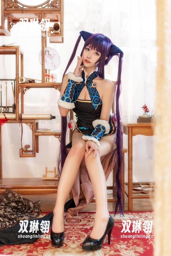 Momoko葵葵的柴郡本私拍，连图包都像在偷看你的心思。