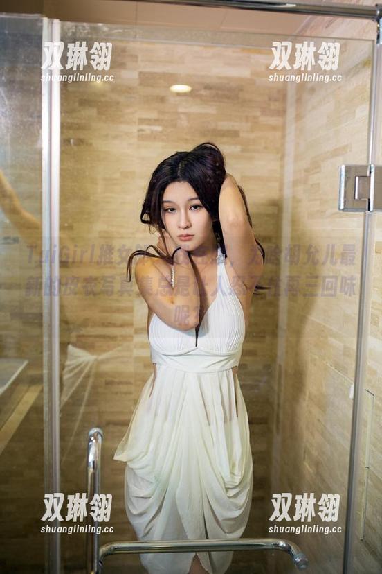 TuiGirl推女郎 - 我在想，为啥胡允儿最新的皮衣写真集总是让人忍不住再三回味呢？