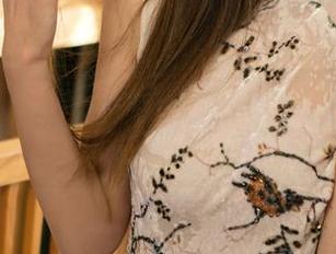 UGirls尤果网 – 听说孟狐狸的礼服没圣光？看过才知道美图是怎么回事。