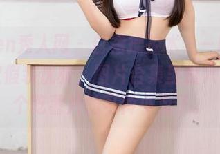 Xiuren秀人网 – 白裙操控术——Betty林子欣假装优雅，图片合集里我只关注那个吃薯片的可怜小兔子。