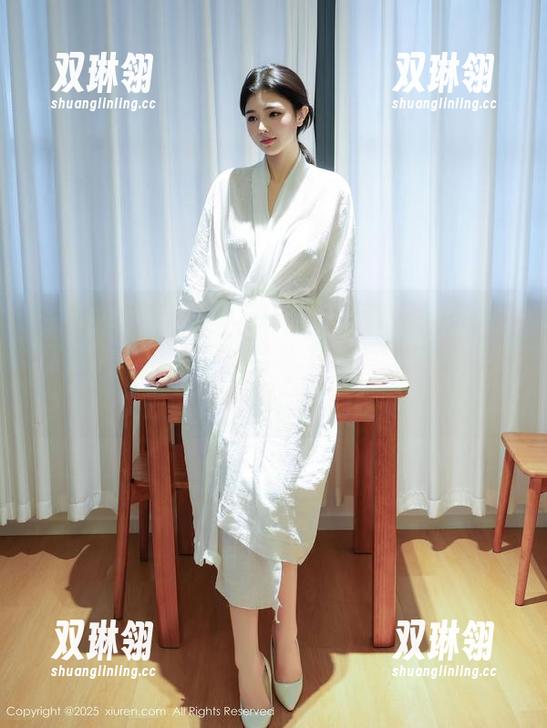 Xiuren秀人网 - 最新“林悠悠网袜”登场，谁说男生不能荡秋千？美图已上线，快去瞧瞧她那神奇的腿啊！