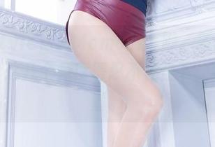 beautyleg – Momo的美脚，高清原图而来，这几个角度得忍不住坐下，细细打量。