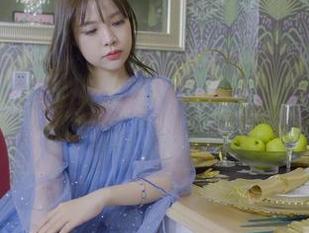 丽柜 – 图集里的文静：女上司总是藏着一丝不为人知的温柔