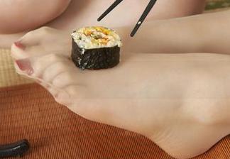 丽柜 – 你们看！汐汐给春光拍的写真，马上变壁纸！