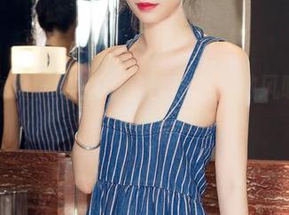 克拉女神 – 佳莹的夏日私拍：微风吹拂时的慵懒时光