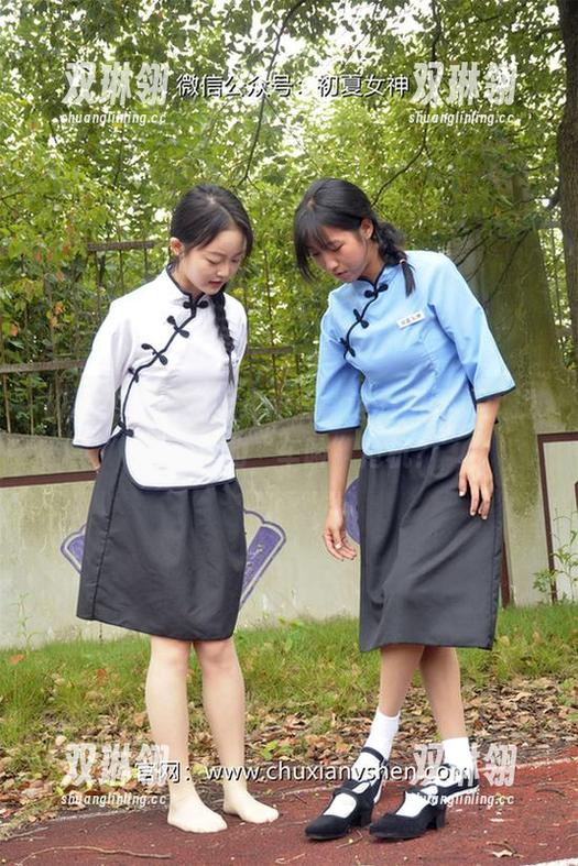 初夏女神 - 安妮走热点，这一组图集：浅装车模的“车险”危机？