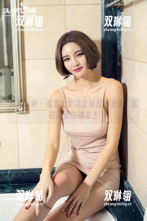 头条女神 - 高清大赏冯雪娇倾心素描：就在这张白沙发上