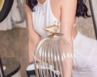 头条女神 – 她的套装和私房气息，李思彤的美图不只是表面