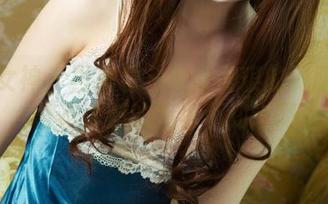 头条女神 – 再来看一遍童安琪的制服套图，合不合适的我也不知道啊。