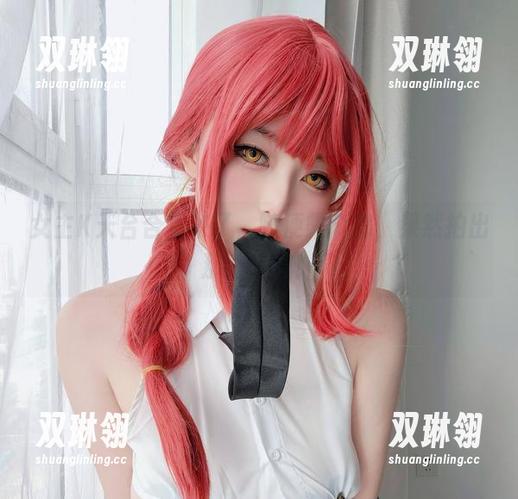 女主K天台合集来了，随便露个肩，果然拍出那种调调！