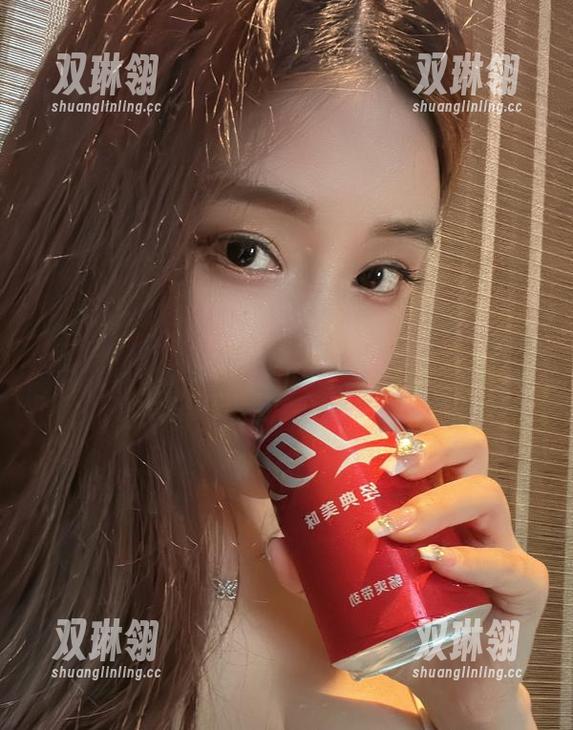 微密圈 - 奶雯的红色风暴，高清套图见证诱惑时刻！