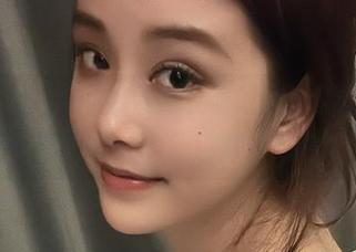 微密圈 – 最新的奶雯内衣套图，你能忍住不想象一些画面吗？我这就开始想了…
