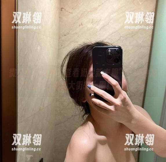 微密圈 - 支教“查看奶雯新衣服”：这种凉快感，想绕着大街转十圈！套图合集