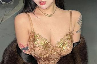 微密圈 – 红色内衣私拍探班：小优优子，你的图片从某种角度看还蛮出奇的