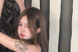 微密圈 – 小优优子：图片滑入丝袜的边缘合集