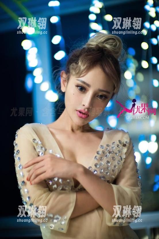 尤果网 - 含含与她的白裙写真，优雅得让我语塞