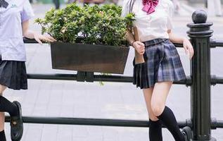 尤蜜荟 – 姝姝妹妹的这张壁纸，裸足的细节真让我眼前一亮！
