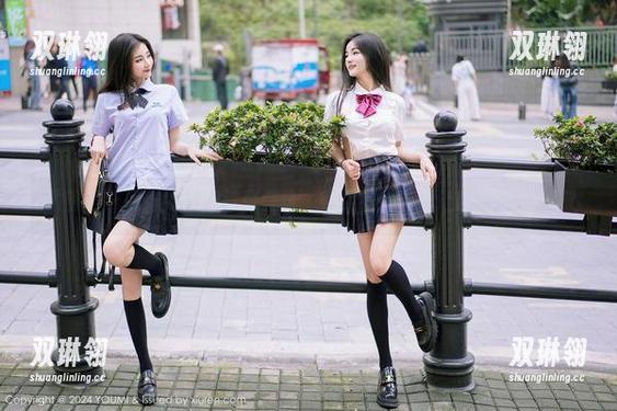 尤蜜荟 - 姝姝妹妹的这张壁纸，裸足的细节真让我眼前一亮！