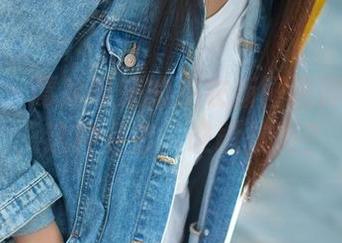 推女郎 – 谭冰带来的皮衣新图包肆意更新，这种姿态，谁能抗拒？