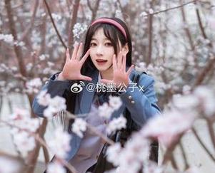 桃墨公子的最新红裙cos，真的是cos了个不停，能不能停一下让我整理情绪？