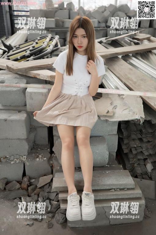 梦丝女神 - 套图里的校服：乔儿居然把回忆穿身上了