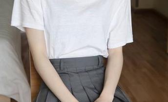 梦丝女神 – 灵唯的女王篇：精选图片，居然能把优雅和叛逆完美结合。