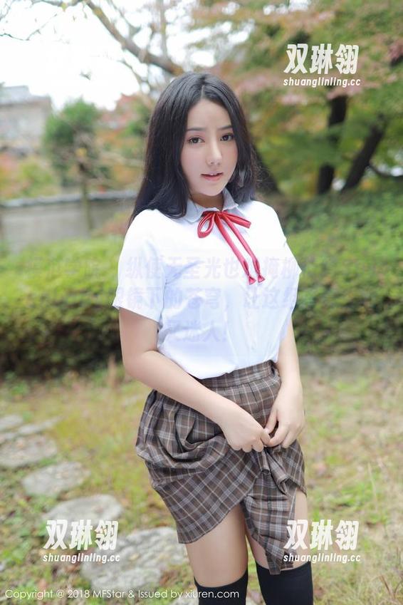 模范学院 - 纵使无圣光也难掩柳侑绮Sevenbaby眼镜下的苍穹，让这组写真生动又迷人！