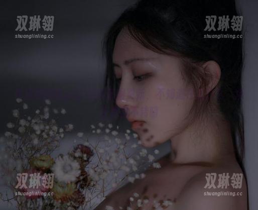 零星的樱晚gigi婚纱套图更新，不知道在想什么，反正我目不转睛