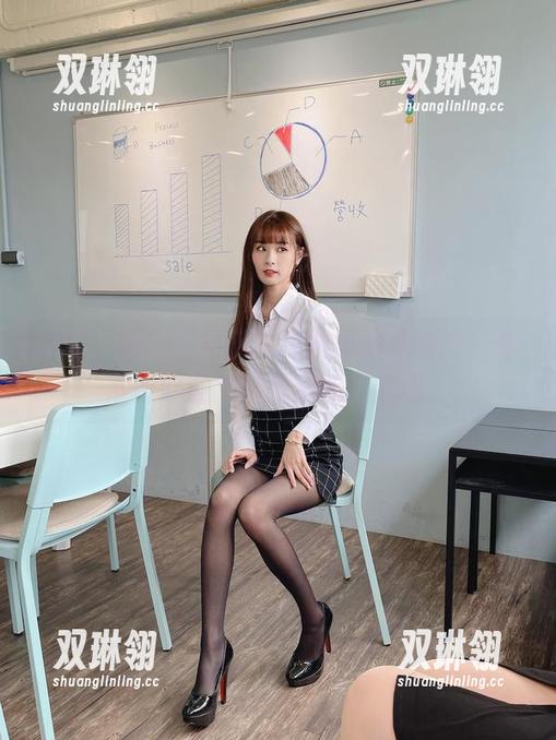 所以，泥泥汝的猫女写真集是高清的，你准备好迎接这撩动的诱惑吗？
