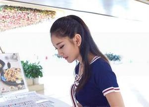 爱丝 – 看到若兮穿的和服，我确定我一定要好好研究一下这套图片里的文化气息。