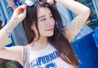 爱蜜社 – 莉娜lena的写真时间：肉丝？让我猜你心里的澎湃！