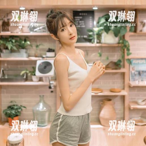 王羽杉的黑色吊带高清图册，心里默默想，这玩意儿真好看。
