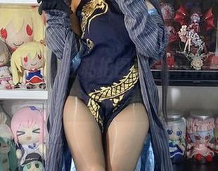 看白栎Shirly在私拍图集中如何展现那双修长的美腿