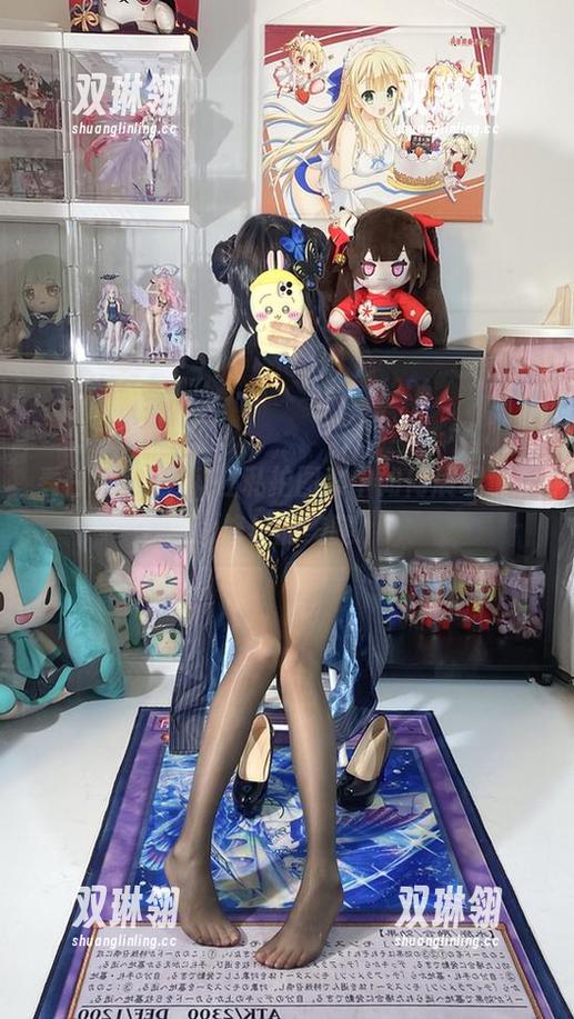 看白栎Shirly在私拍图集中如何展现那双修长的美腿