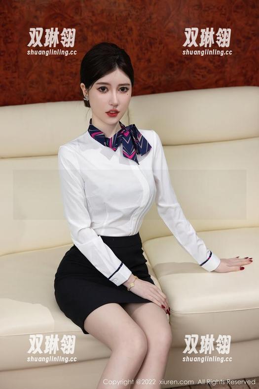 秀人网 - 高清户外套图中的Carol周妍希，呀！这角度真挺妙的。