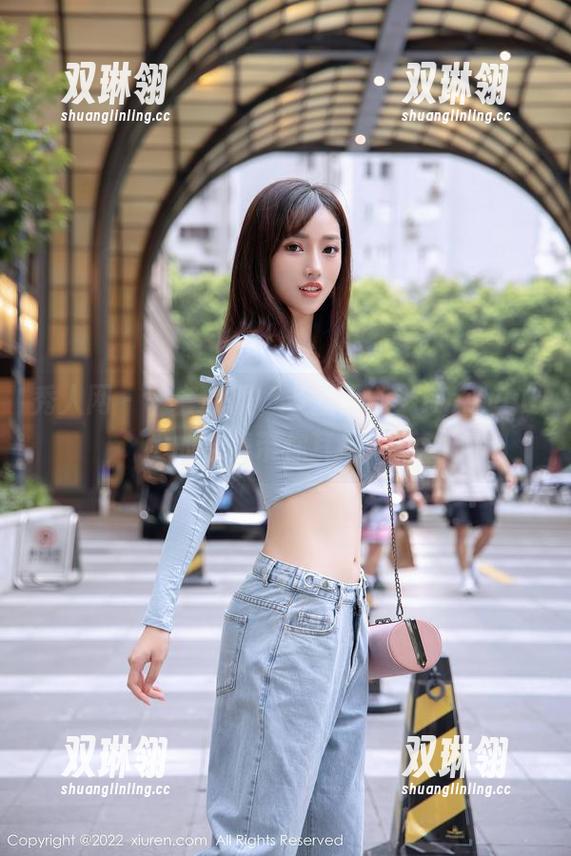 秀人网 - 一套校服，多重可能：lingyu69的合集带你耳目一新