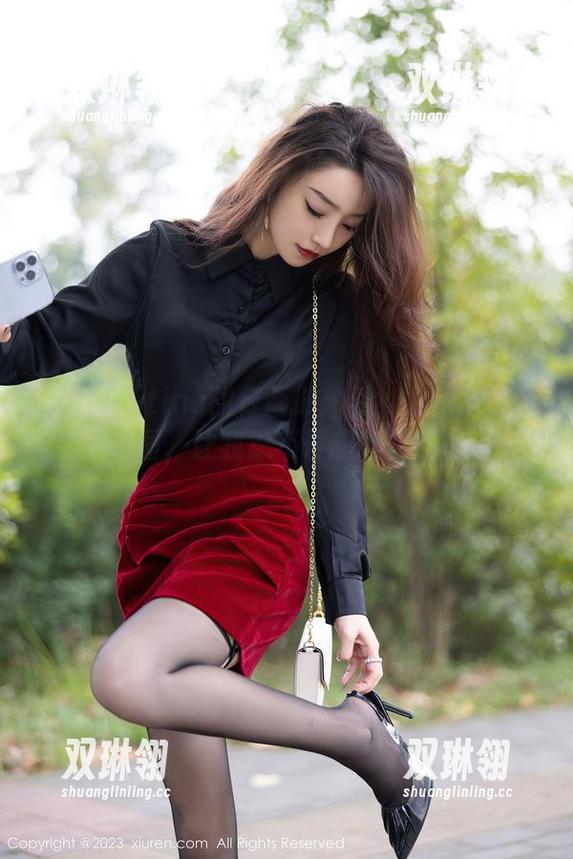 秀人网 - tina甜仔画册：看！最新的美足图，让我忍不住想捏捏。