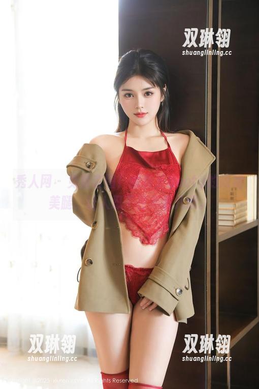 秀人网 - 免费套图！徐莉芝Booty的短裙美腿，让人忍不住多看几眼。