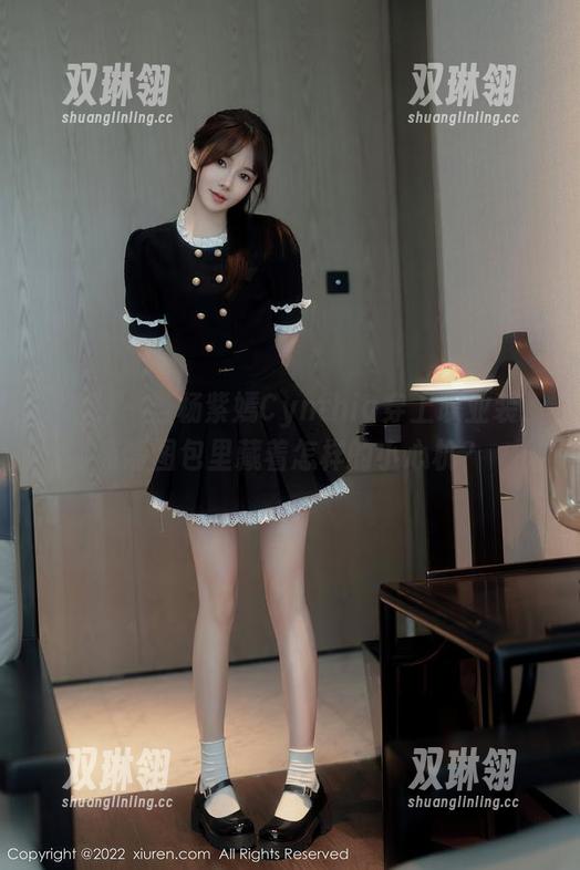 秀人网 - 当杨紫嫣Cynthia穿上职业装，高清图包里藏着怎样的小心机？