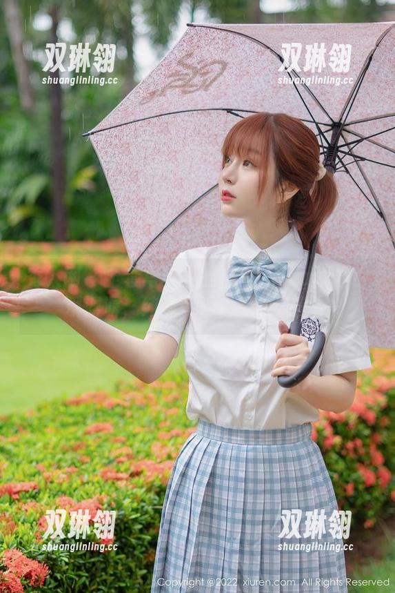 秀人网 - 全套写真中的白白Alina就像小溪潺潺，纯净可爱，无需多言！