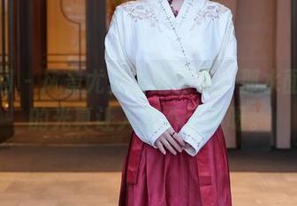 秀人网 – 风景尤美泳池图集，那水面反射的光真让人移不开眼呀。