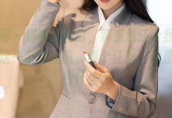 秀人网 – 细腰的同时，黄乐然还给我们带来了这一系列美图，那个红唇，像是在邀约什么？