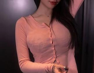 秀人网 – 一不小心就入侵了女王的领地，黄婧GIGI的原图作品集真有她的味道。
