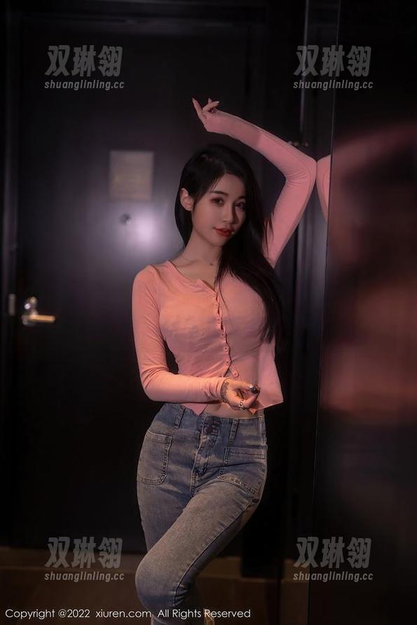 秀人网 - 一不小心就入侵了女王的领地，黄婧GIGI的原图作品集真有她的味道。