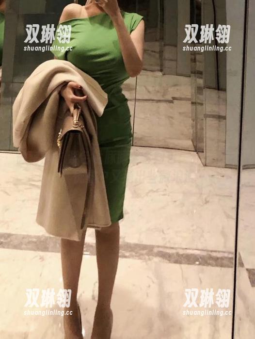 微密圈 - 紫色哒豚豚全套图包：红色是魔法，恍惚中又涌出些微浪漫～