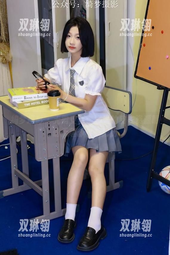 绮梦摄影 - 无需支付：涵涵的皮衣资源明确无趣却很有阅历