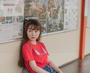 菠萝社 – 高清资源，柳侑绮在校服里玩什么呢？
