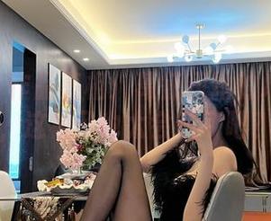 微密圈 – 作品亮相：葛征和她的JK百褶裙，这裙子也太会飘了吧？